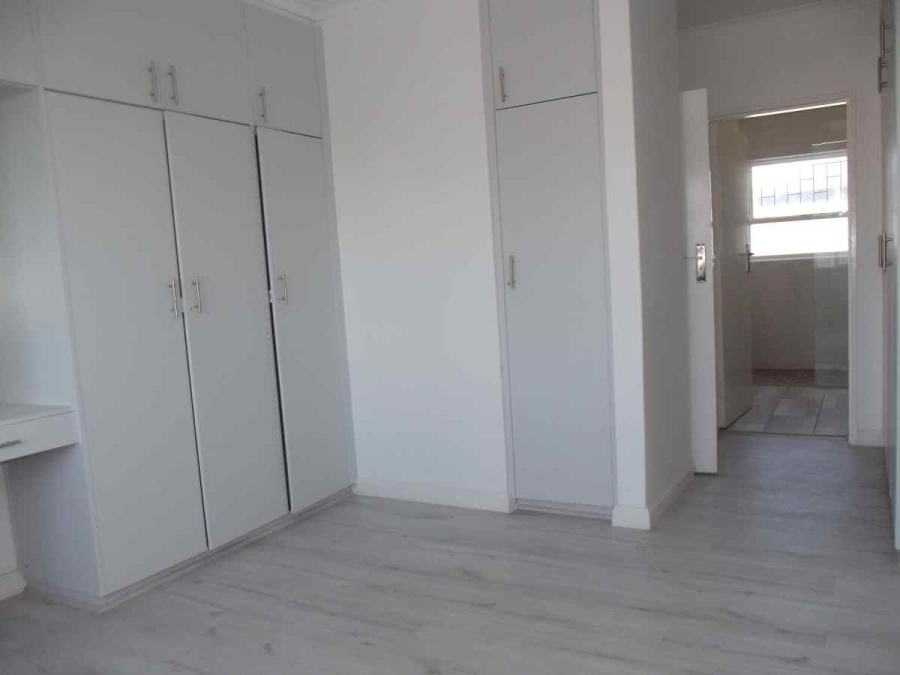 3 Bedroom Property for Sale in Bloubergrant Western Cape